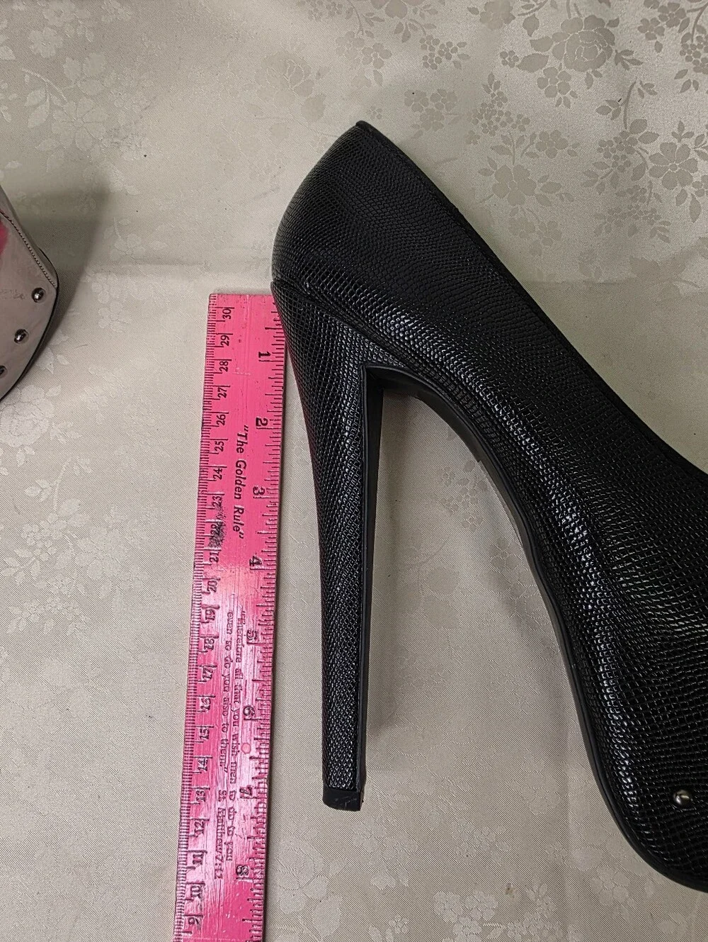 Shoe Republic LA Ethanie Black Platform Pumps Studded Metallic Toe Cap 7.5 Box